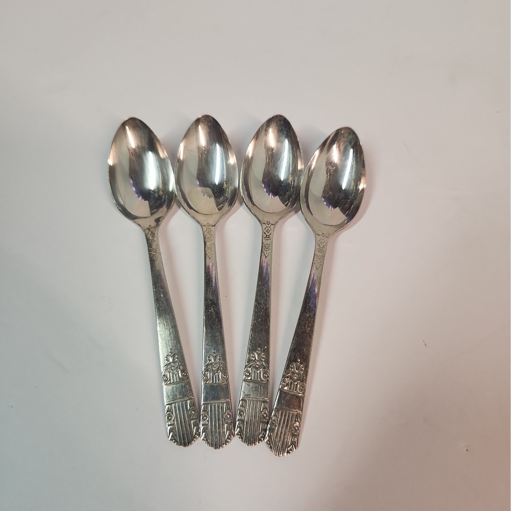 Wm A Rogers Oneida 1938 Silverplate set x 4 Teaspoons Harmony VTG